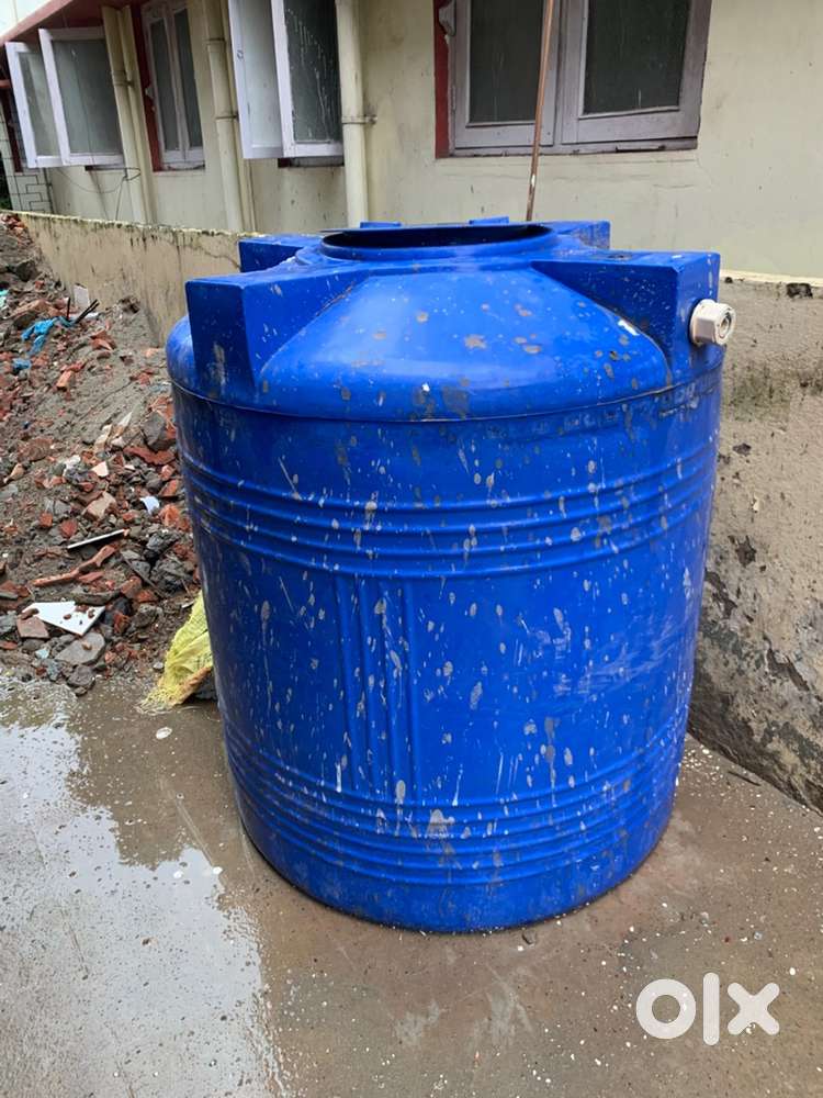 Syntex 1100 litre water tank