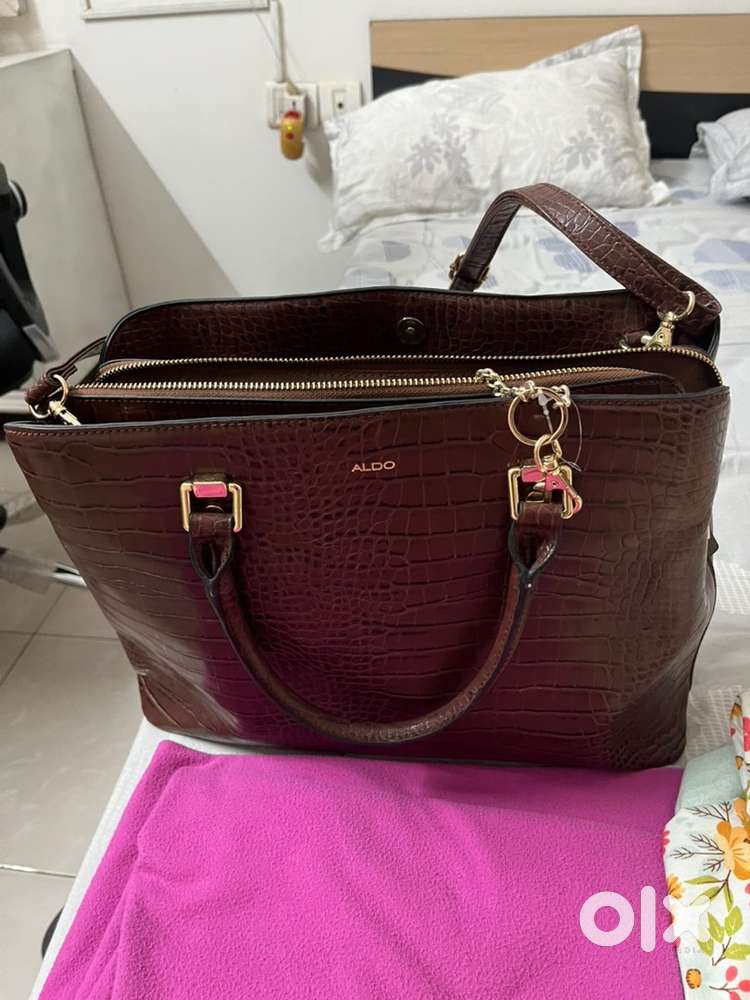 Elegant ALDO Croc-Textured Tote Bag – Like New