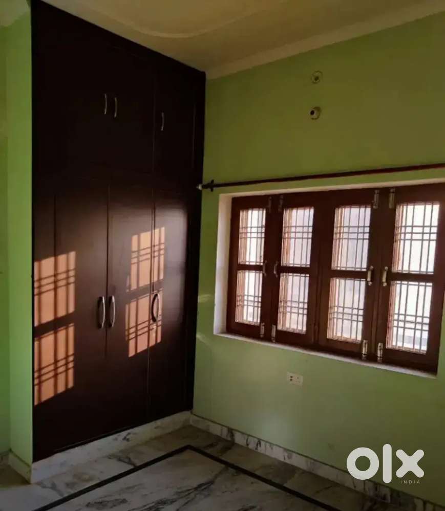 Independent Two room set gomti nagar semi furnished
