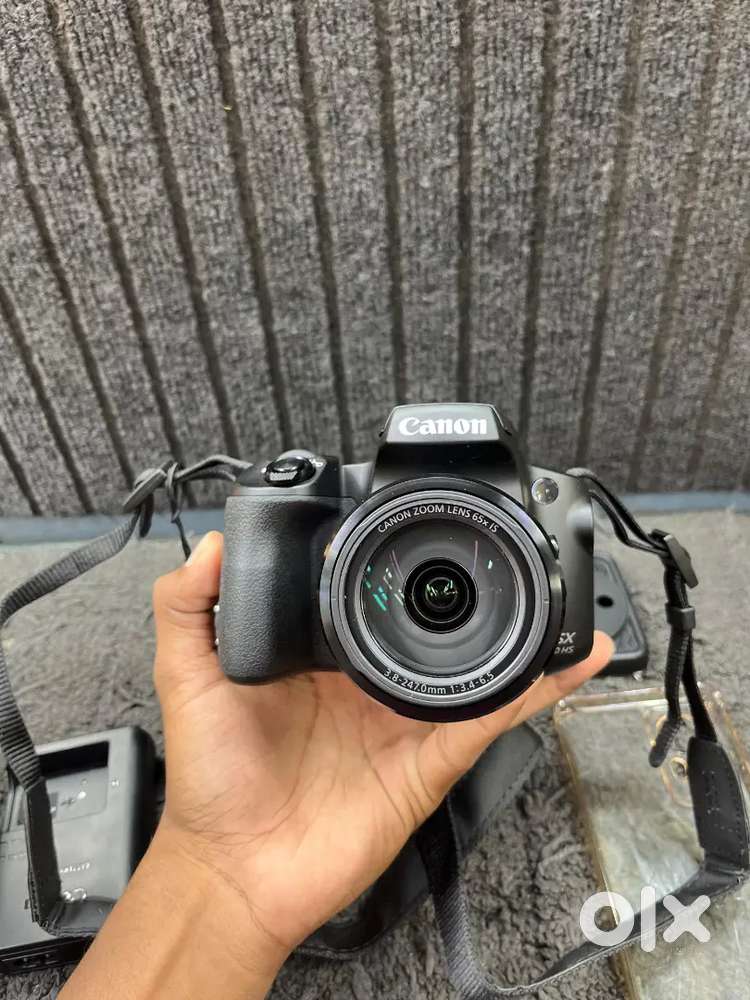 Canon SX70 HS – 65x Zoom  Excellent Condition  With Charger & Batter