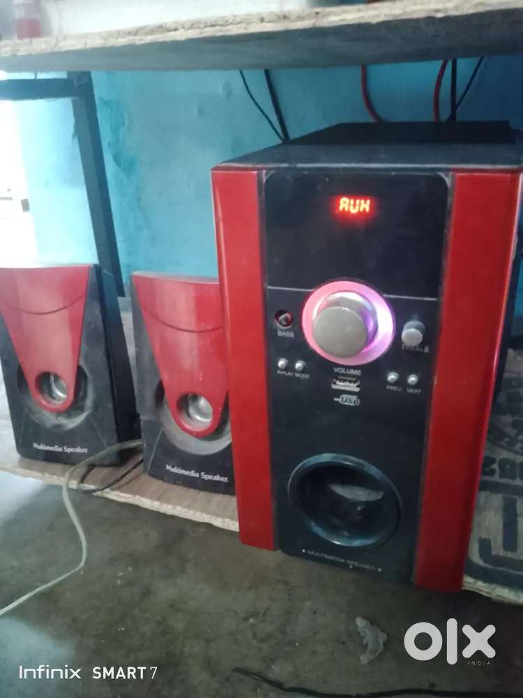 Multimedia speaker