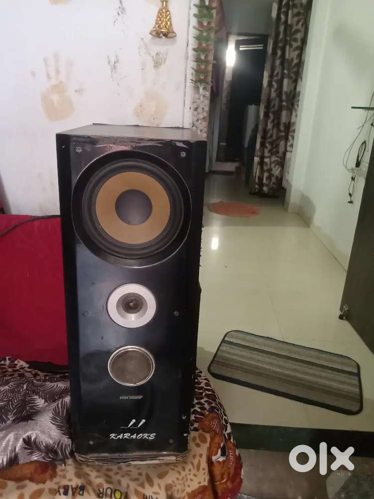 Top condition car tape and two speaker full size