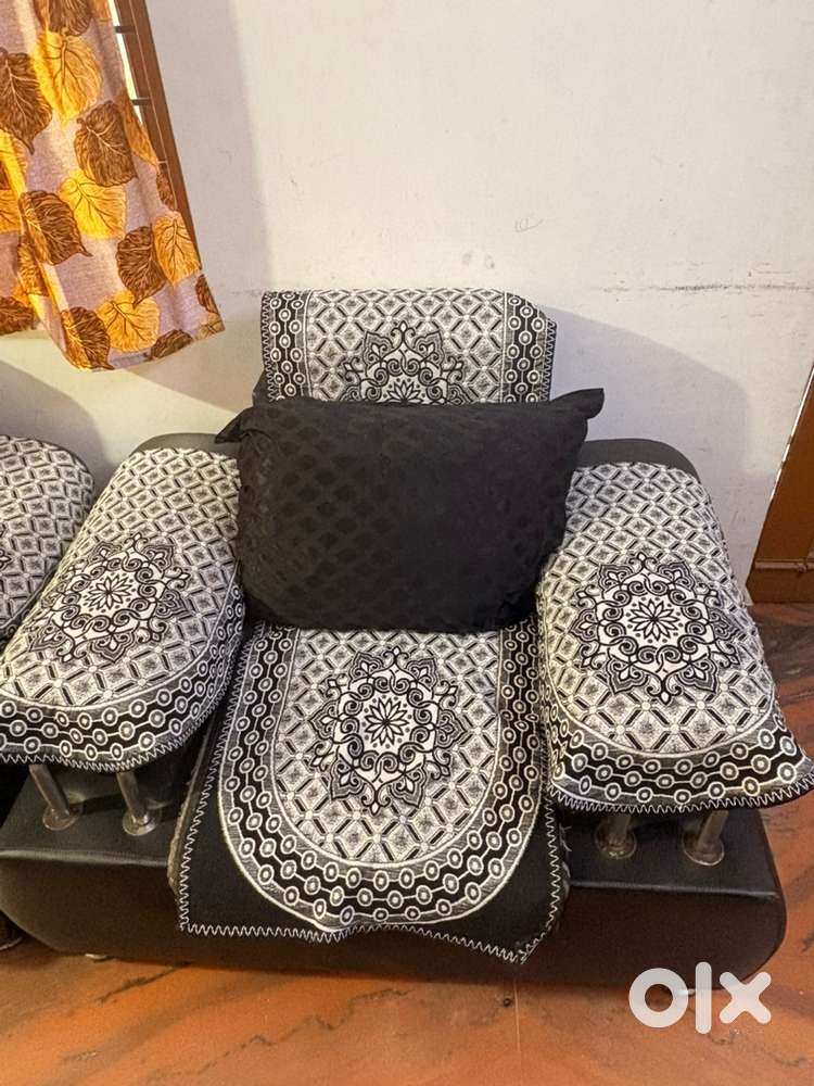 5 seater of sofa set with beautiful cushion