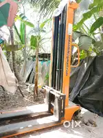 Manual Hydraulic Stacker - 1 Ton Capacity  Heavy Duty  Like New