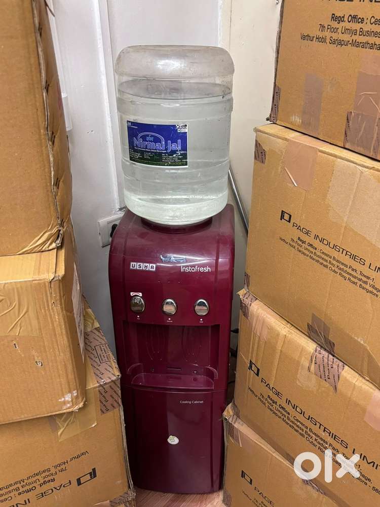 Water dispenser with mini Fridge