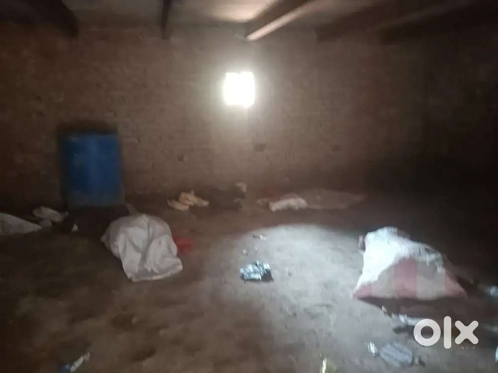 पड़ाव मेन मार्केट में कमरा खाली है दुकान व गोदाम के लिए संपर्क करे