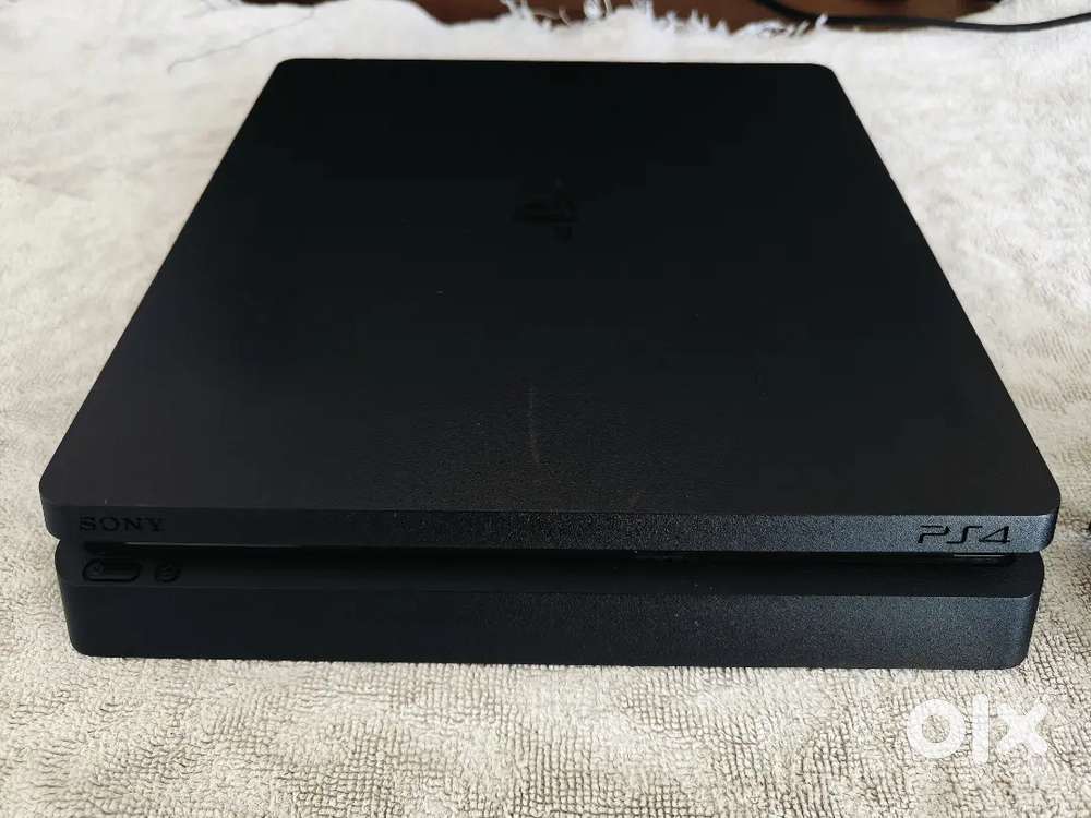 PS4 slim 1TB with two controllers