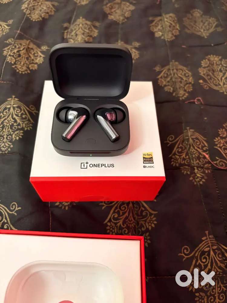 Oneplus buds 3 (under warranty)