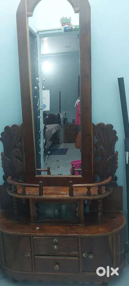 Dressing table