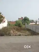 हर साइज के प्लॉट है। सहर के मध्य मैं छोटे से बड़ा 20x50 se start