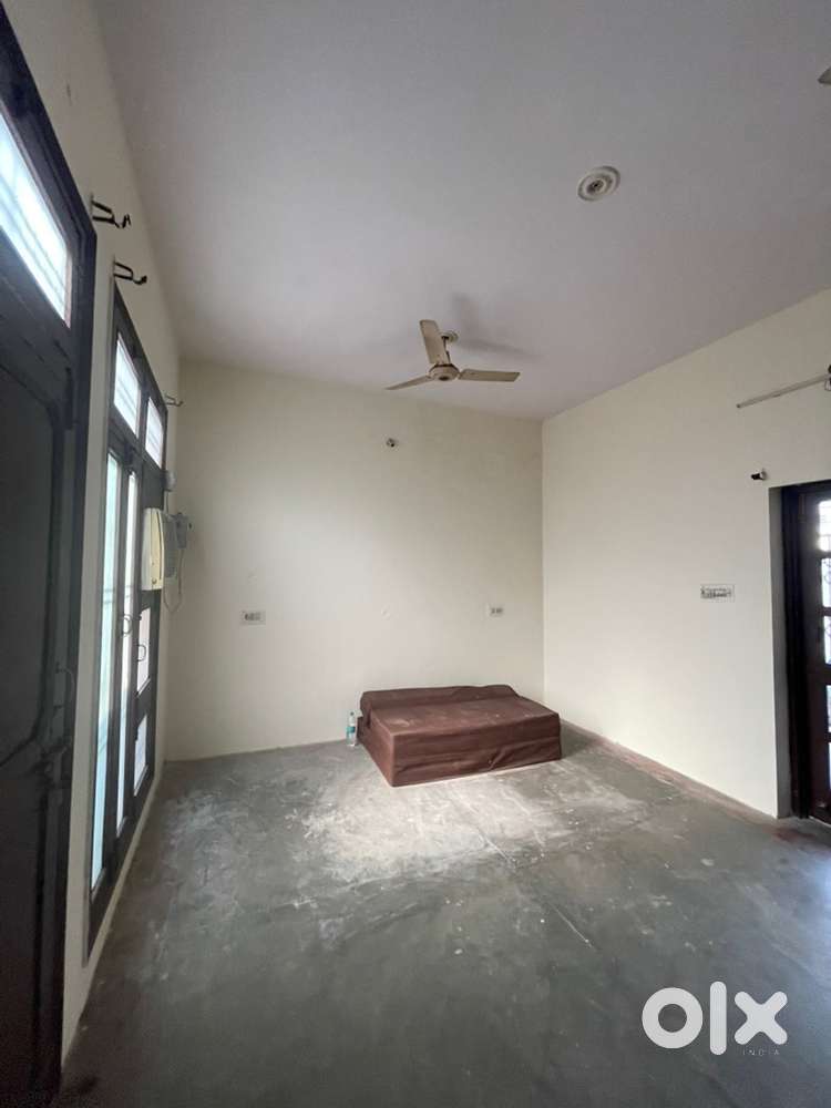 1 bhk fully furnished / semi furnished room available