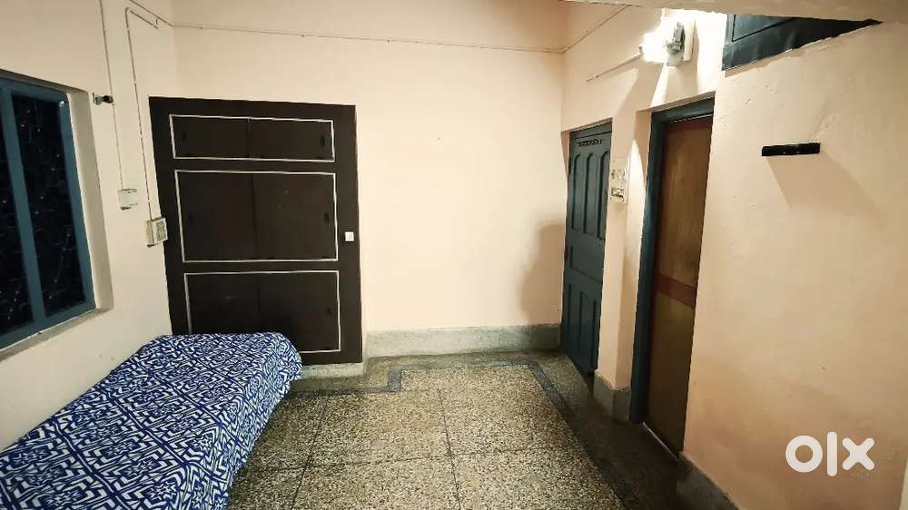 1 room kitchen for rent at Dhanupali for working professional
