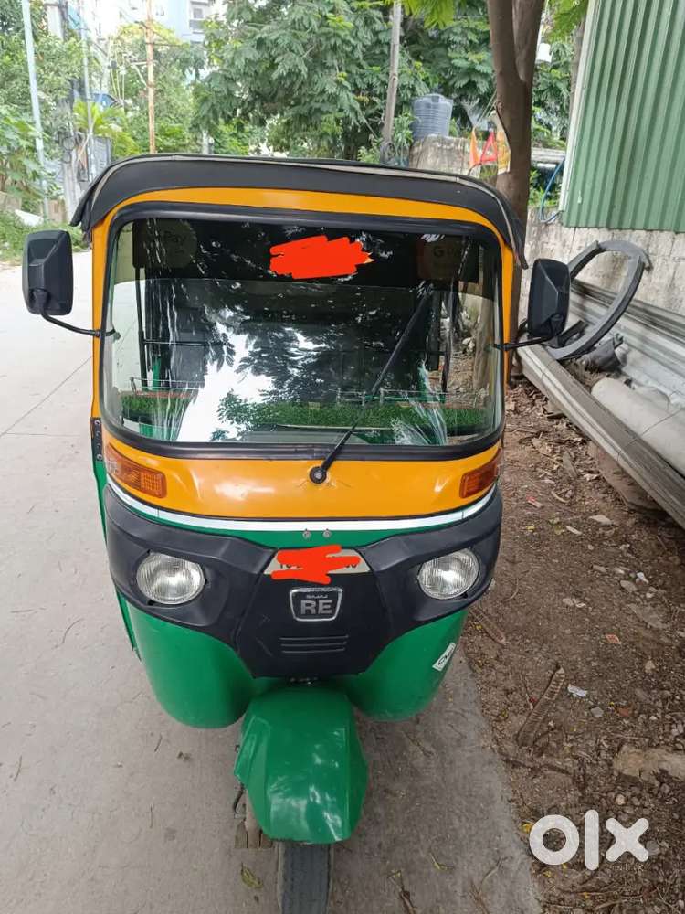 Bajaj RE cng