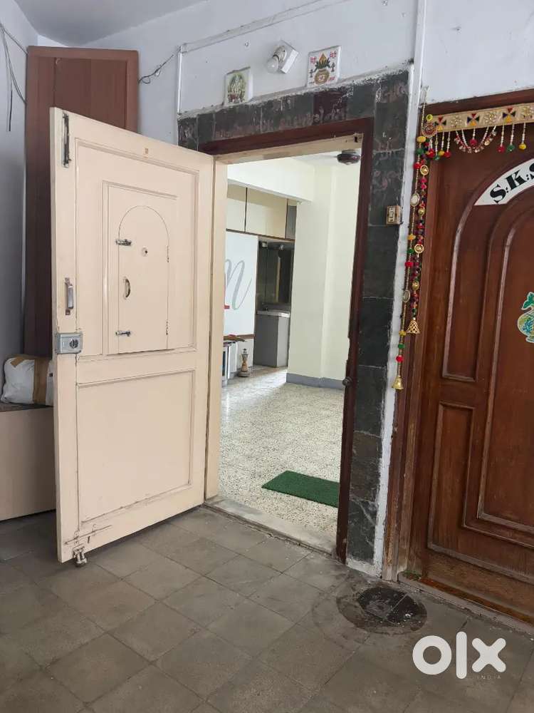 Sharing room/flatmate. Near dhantoli garden
