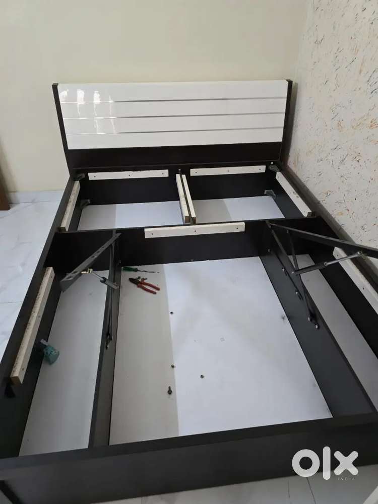 Queen size box bed