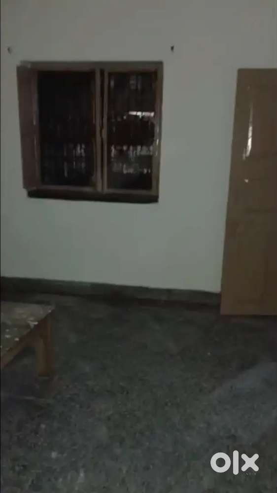 2 bhk room for student/bachelor