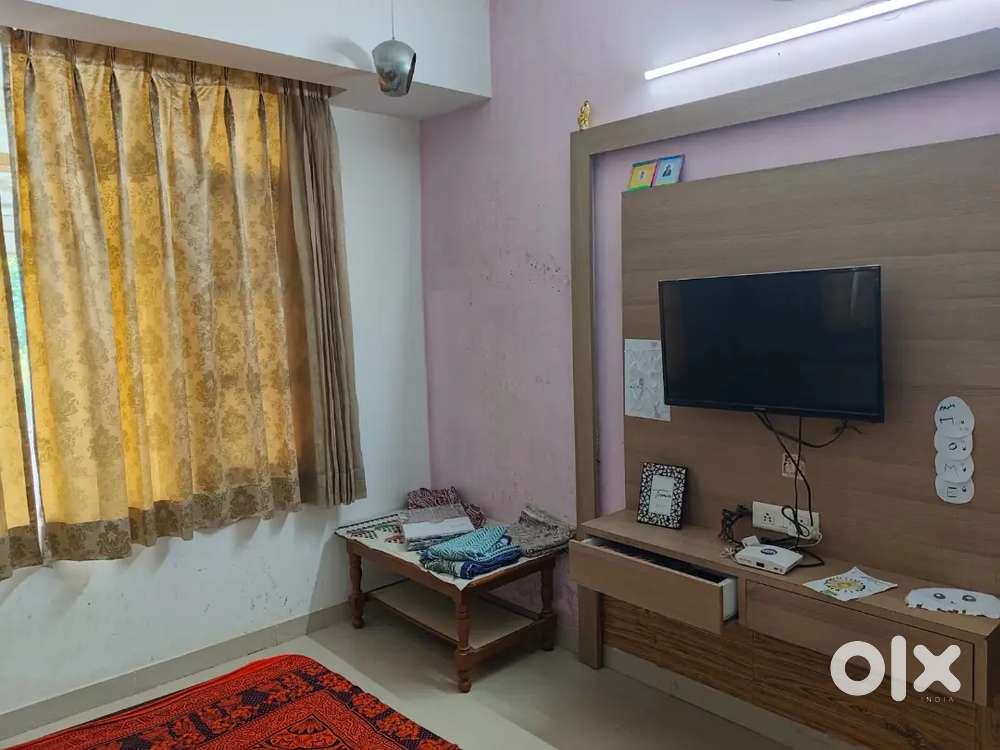3.5 BHK fully furnished Flat for a family,working professionals