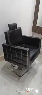 Saloon chair
