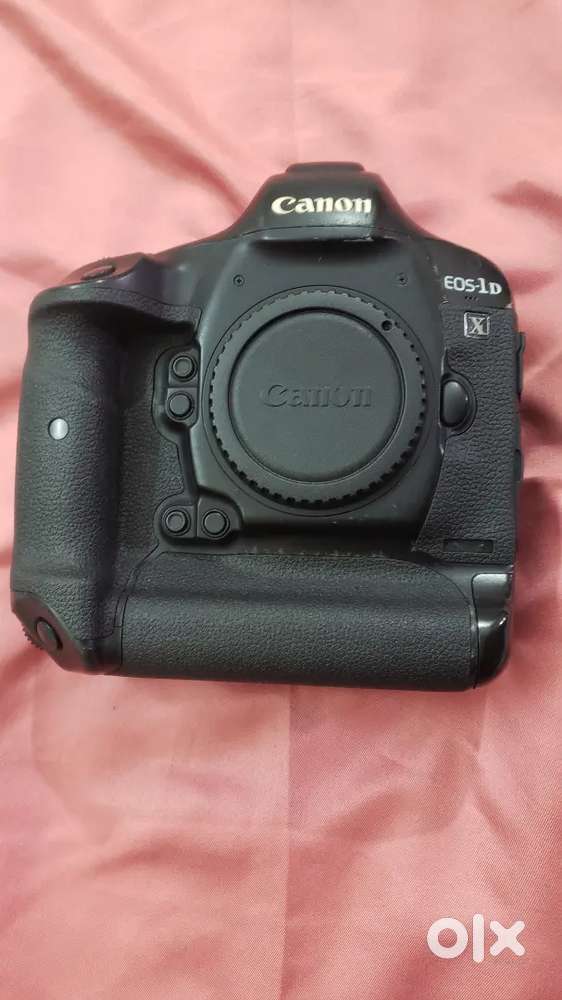 Canon Eos 1Dx Mark II With Two Batteries and 50Mm 1.8 lens