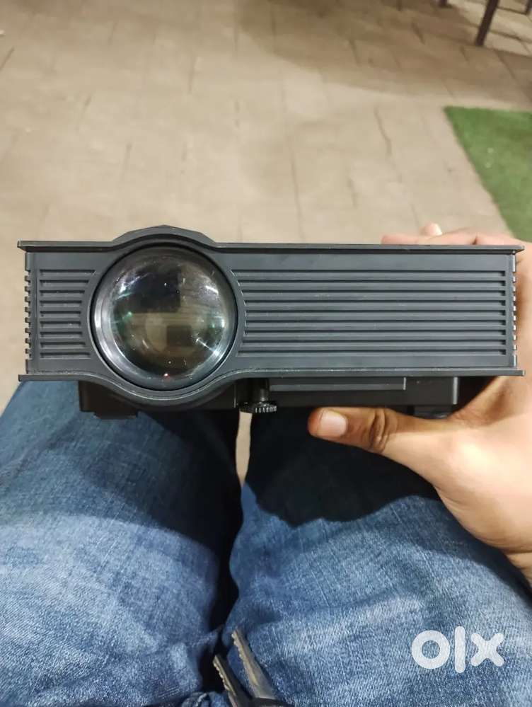 UNIC Projector with Mi TV stick