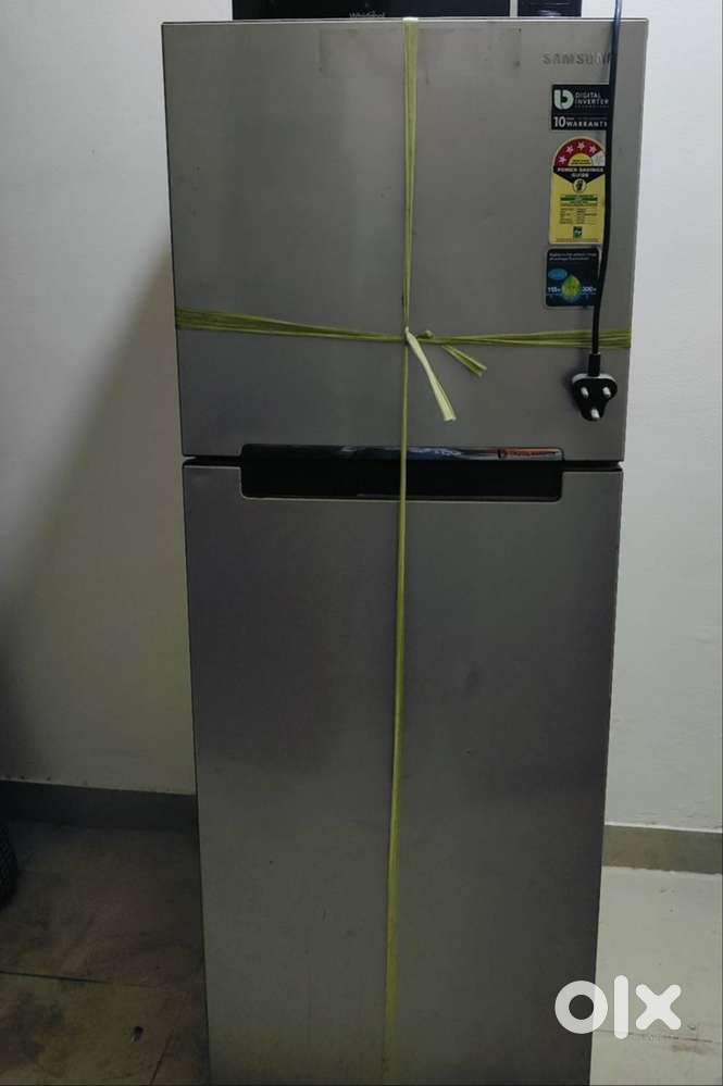 Double door refrigerator