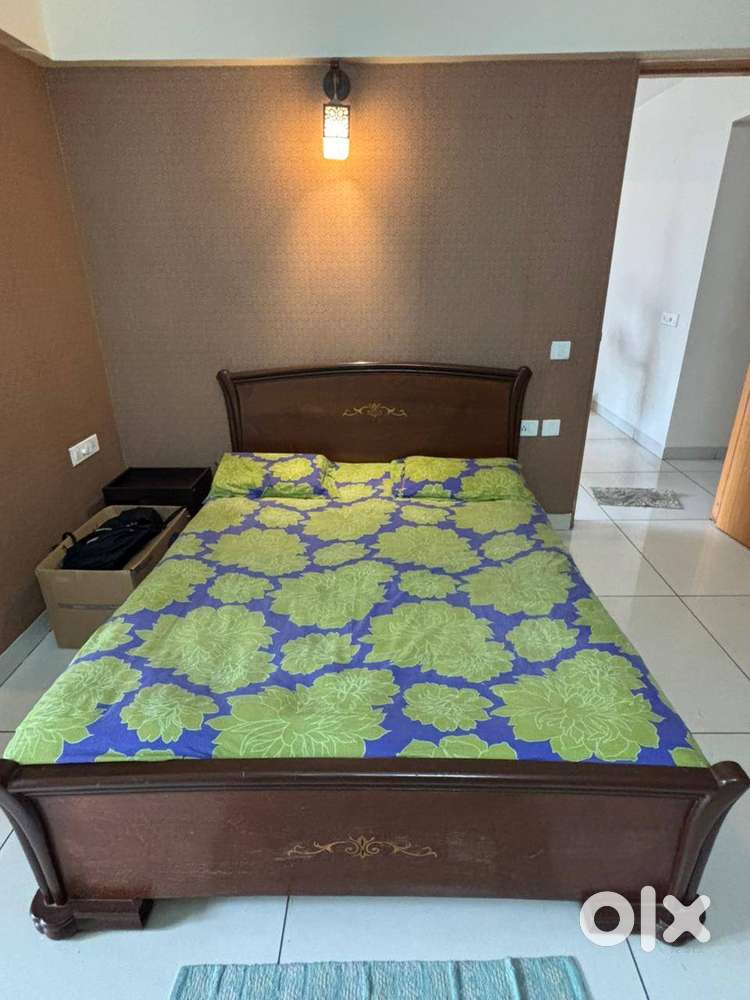 Luxury Queen Size Bed with Box Storage & FREE Mattress! 68 X 63