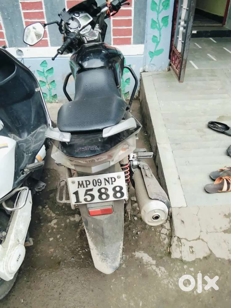 अच्छी कंडीशन में हे  दोनों डिस्क ब्रेक डिजिटलमीटर दोनों टायर नए डलवाए