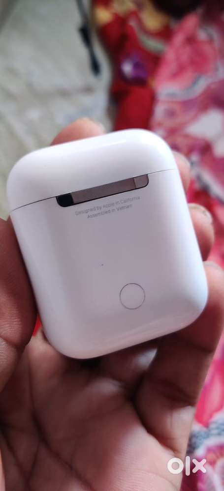 Apple airpods 2nd gen charging case Orignal used working
