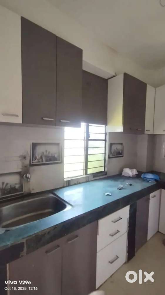 Near by galleria mall 3bhk flat for rent