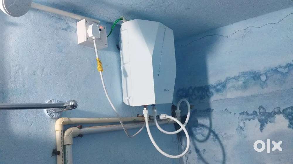 Bajaj compiny గీజర్ hot వాటర్ జస్ట్ 3months used