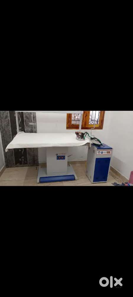 Automatic steam iron table