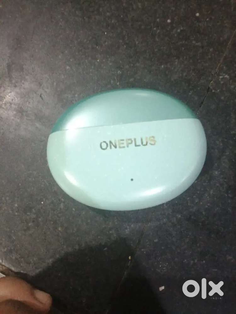 Earbuds OnePlus company