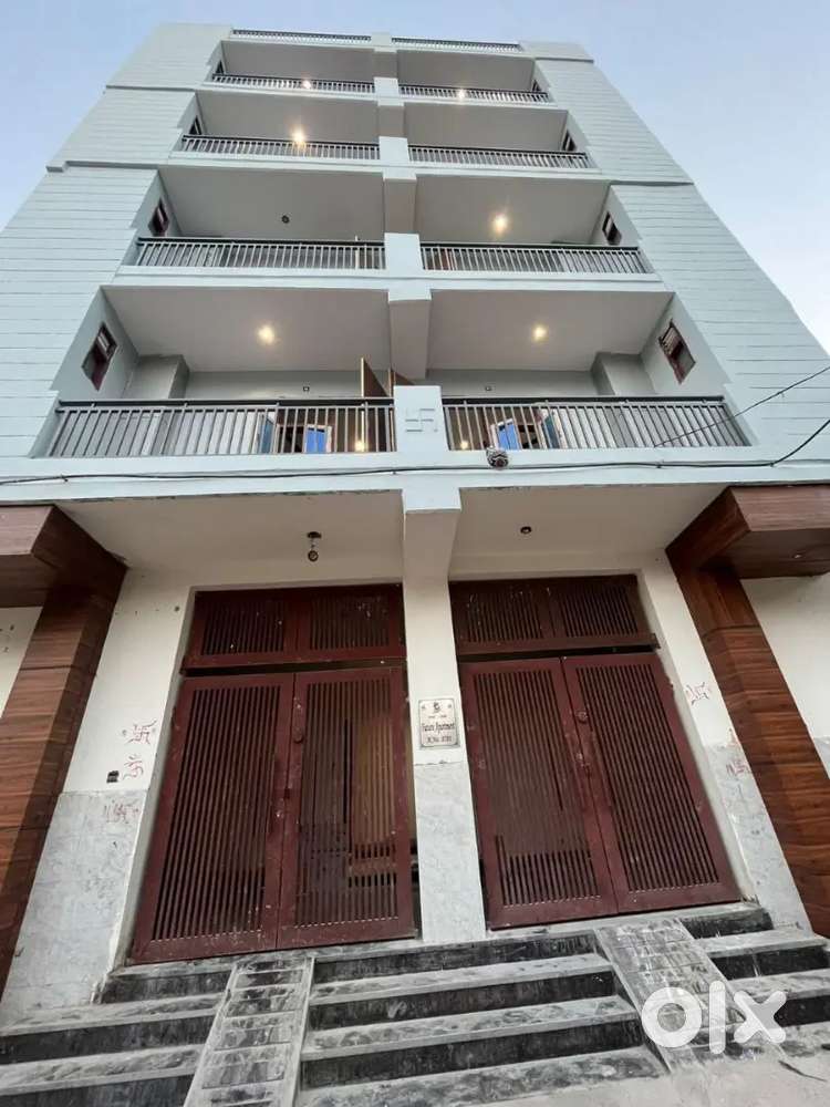 Nearby Huda Metro luxurious PG available for boys and girls