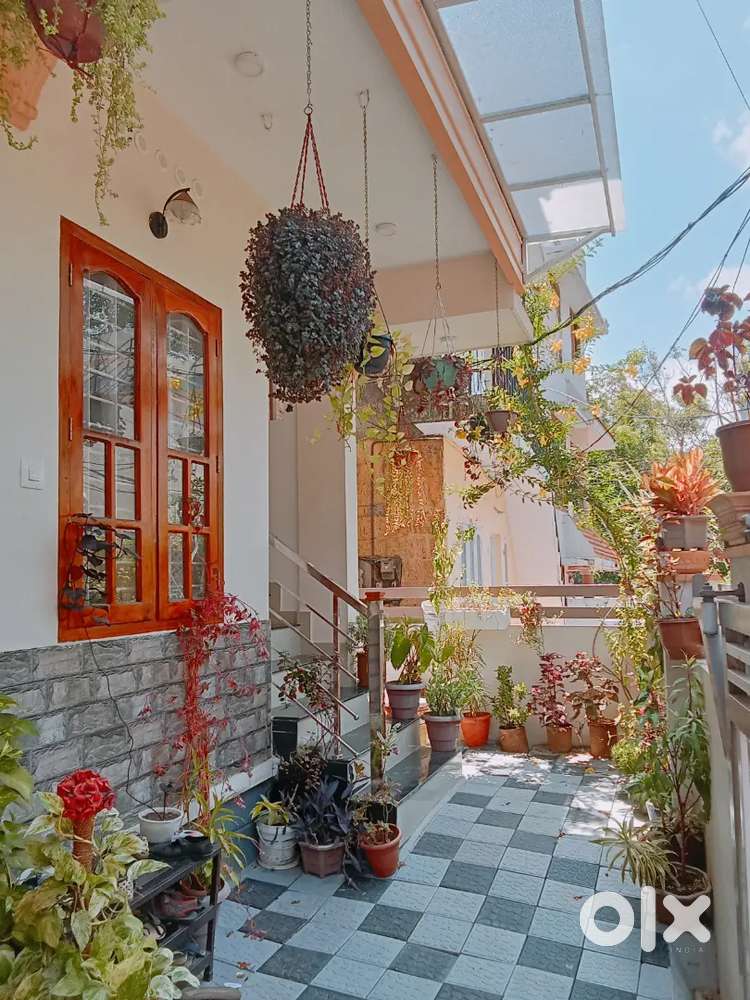 Pg home for ladies at pattom.