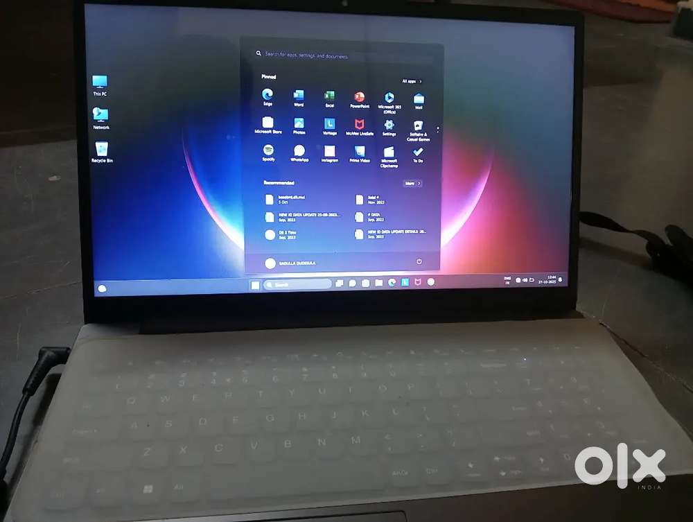 Laptop  11th generation contact