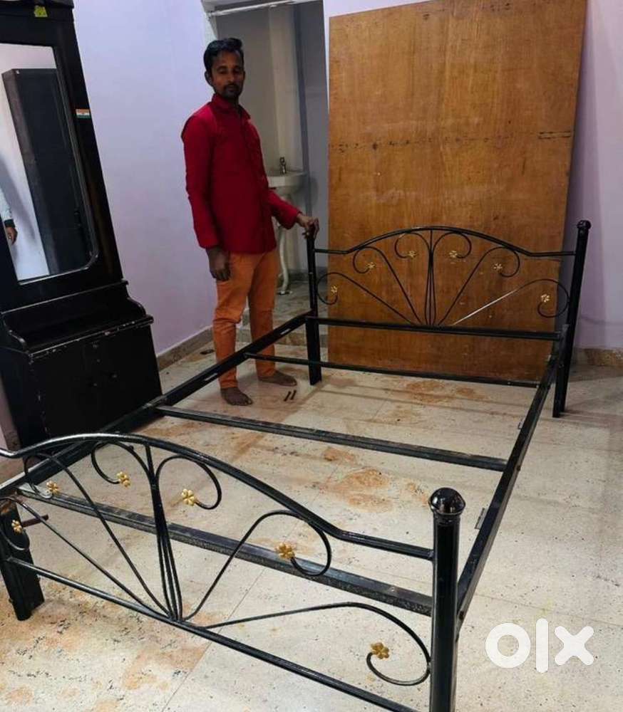 Cot and mattress, Ao smith Geyser and BOSH mixer Grinder (1000 Watts)