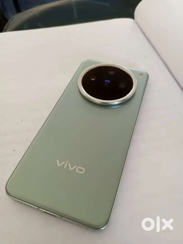 Vivo x200 12/256 GB  ( urgent sale )