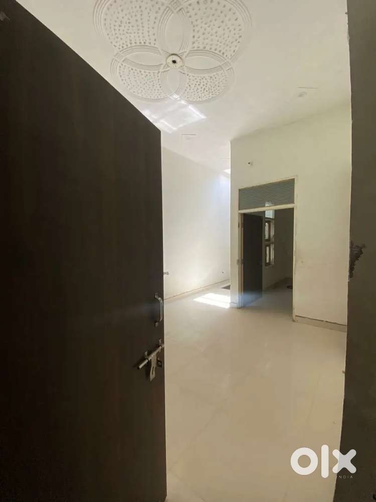 First floor independent rent 2 bedrooms 1 lobby 1kitchen 1 washroom  a