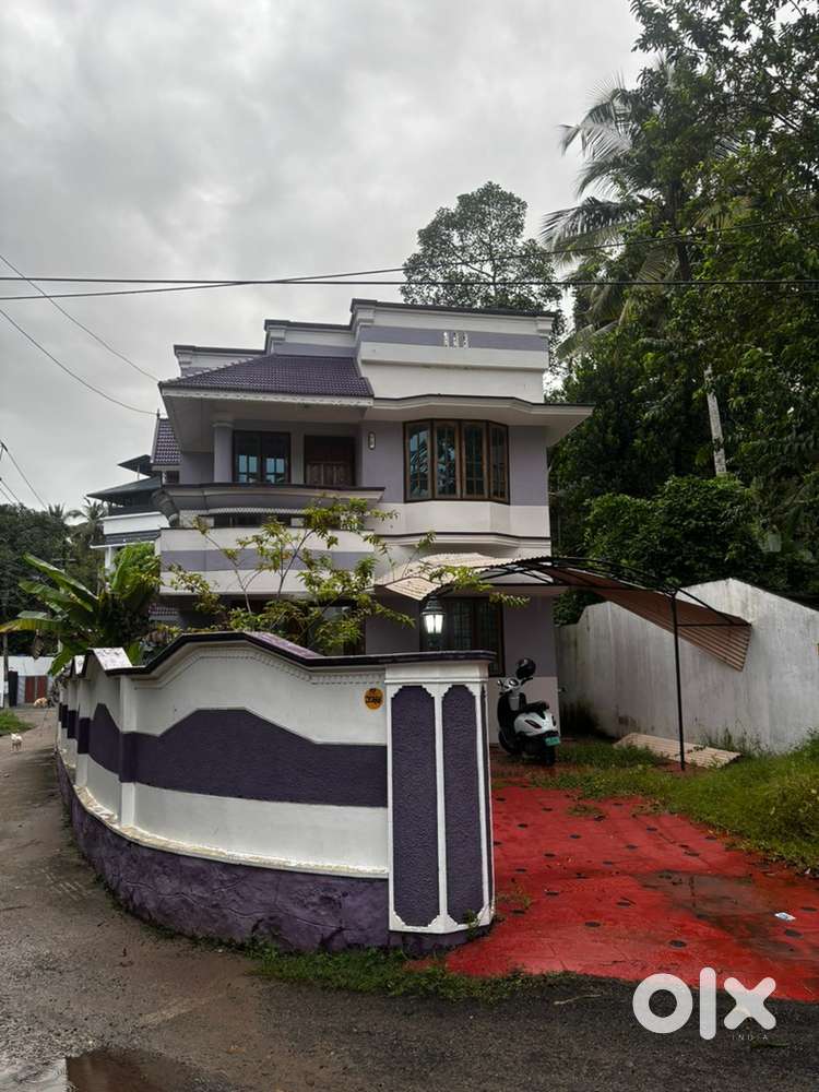 1500sq.ft,4.5cent ,3bhk,red bricks,Poojapura,near vijayamohini mill