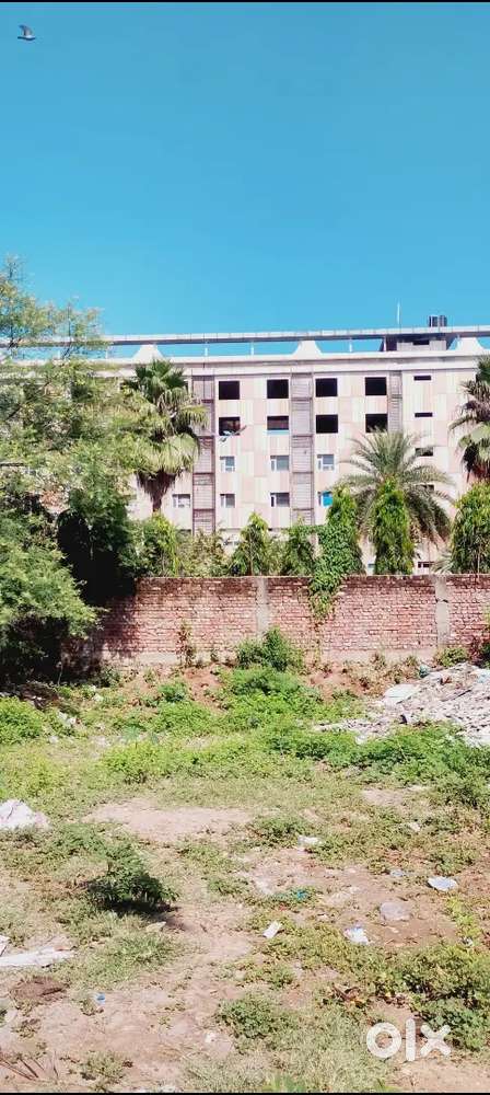 133 Gaz CORNER PLOT FOR SALE  on highway residential triple side open