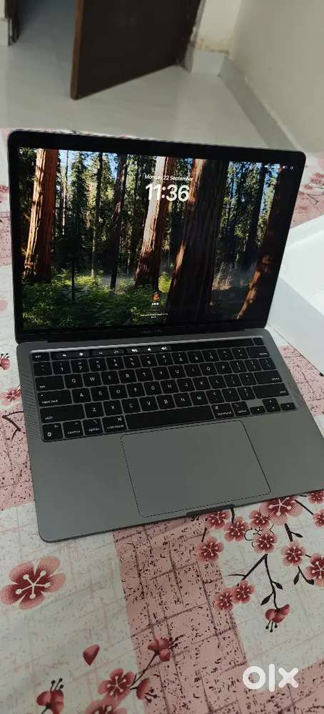 Macbook pro m1 touchbar 8gb ram 512gb storage