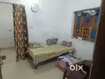 केवल बैचलर्स जॉब वाले लड़कों के लिए है। जोड़ा पीपल सिंह कॉलोनी