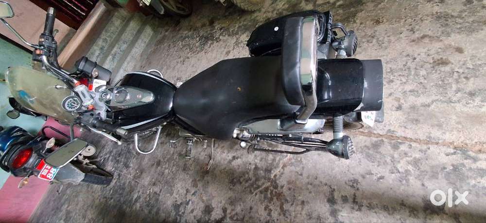 Avenger 220 cruise black