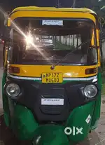 6 महीने पुरानी ऑटो बेचना हैं