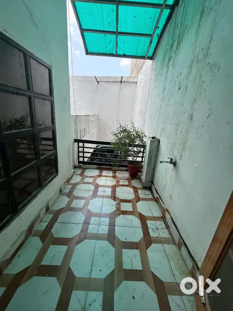 Triveni Nagar 2 bhk double balcony floor for rent