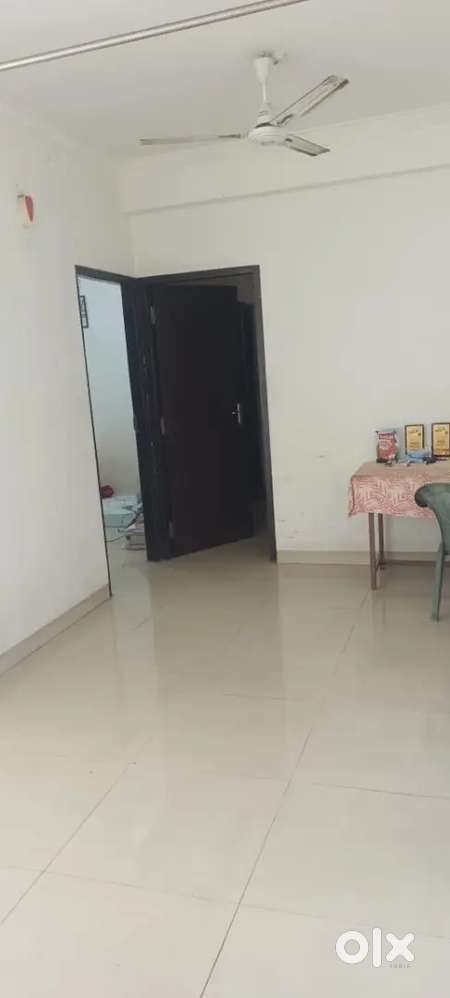 Beautiful 2 BHK Flat, 950 sq. ft., sem-ifurnished, gated society