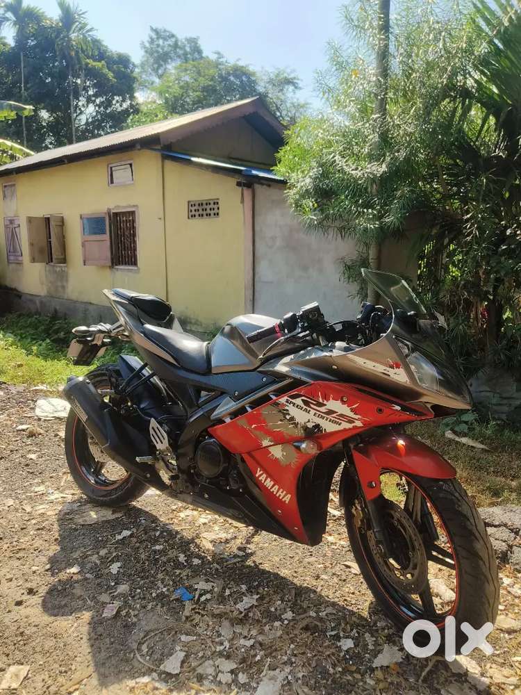 Yamaha R15 (V2)