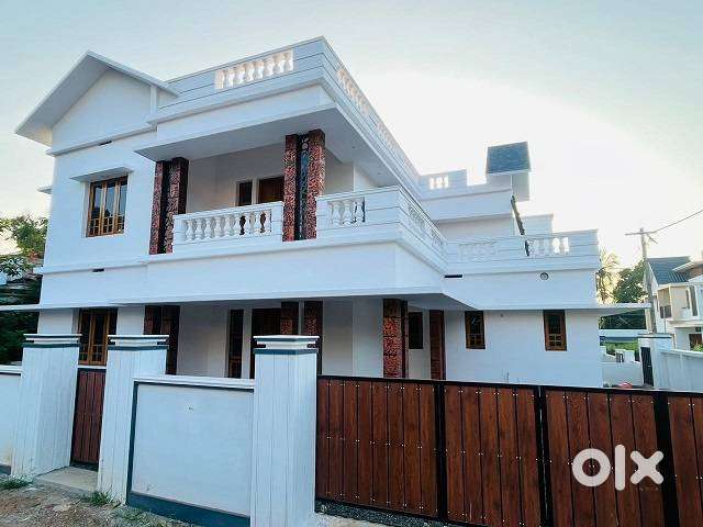 MG Kavu 6.5cent ,2200SqFt ,4bhk new villa