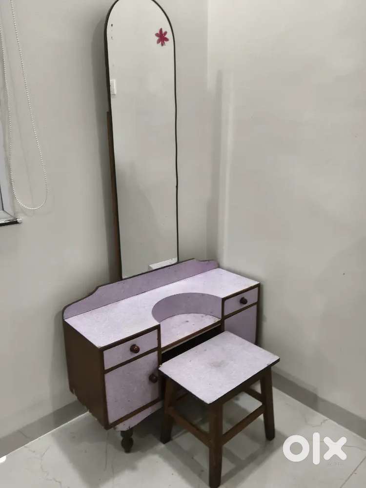 Dressing Mirror Table