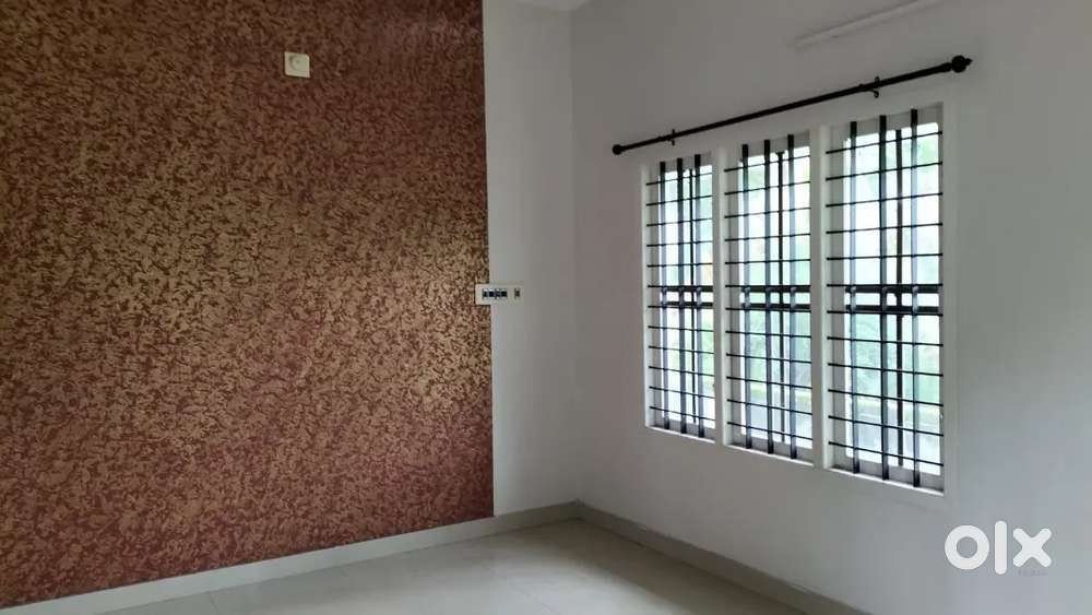 ഇരിഞ്ഞാലക്കുട എടതിരിഞ്ഞിയിൽ 2 ബെഡ്‌റൂം വീട് വാടകക്ക്